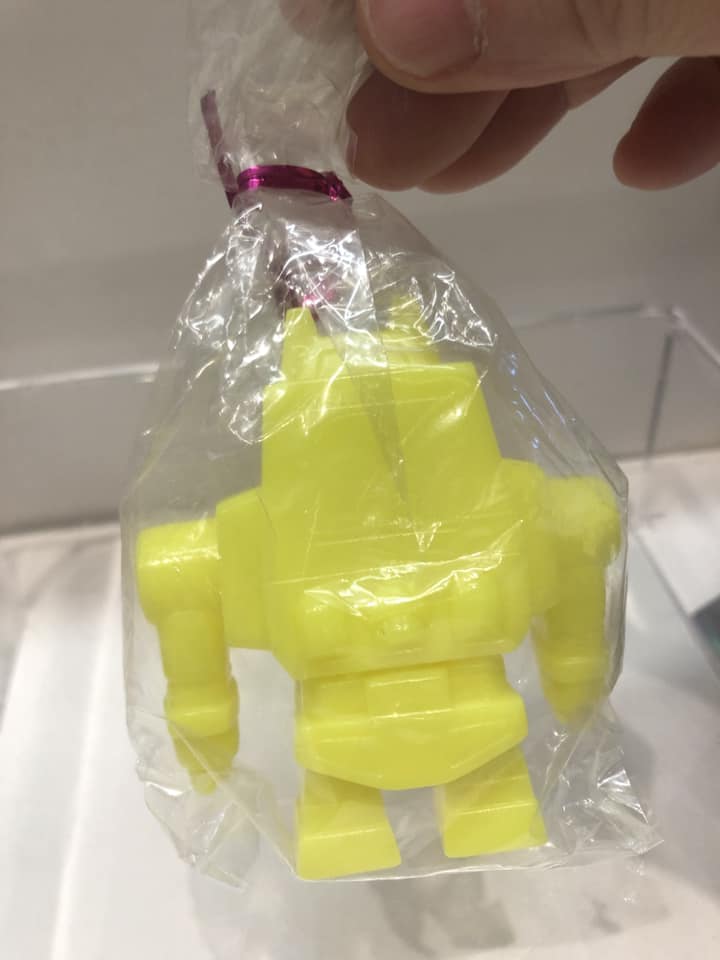 G11122 Vintage and Vinyl Club