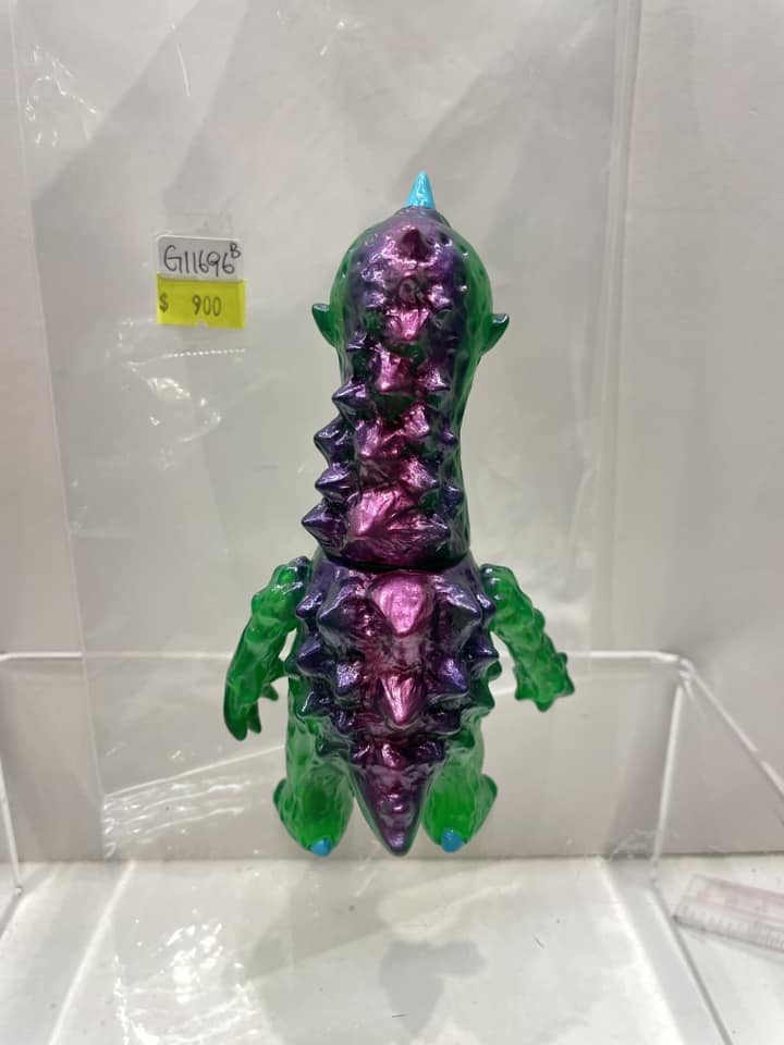 G11696 B Vintage and Vinyl Club