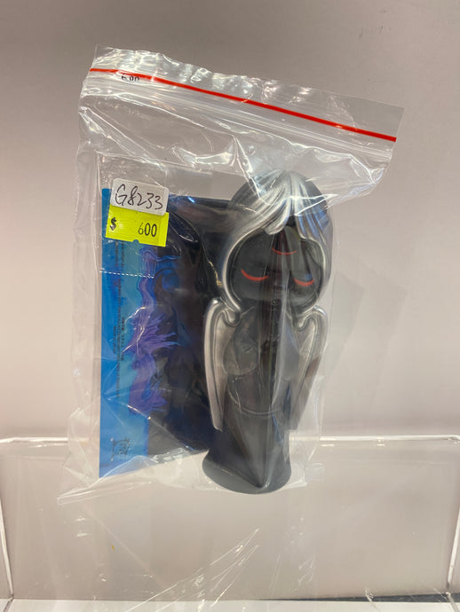 G8233